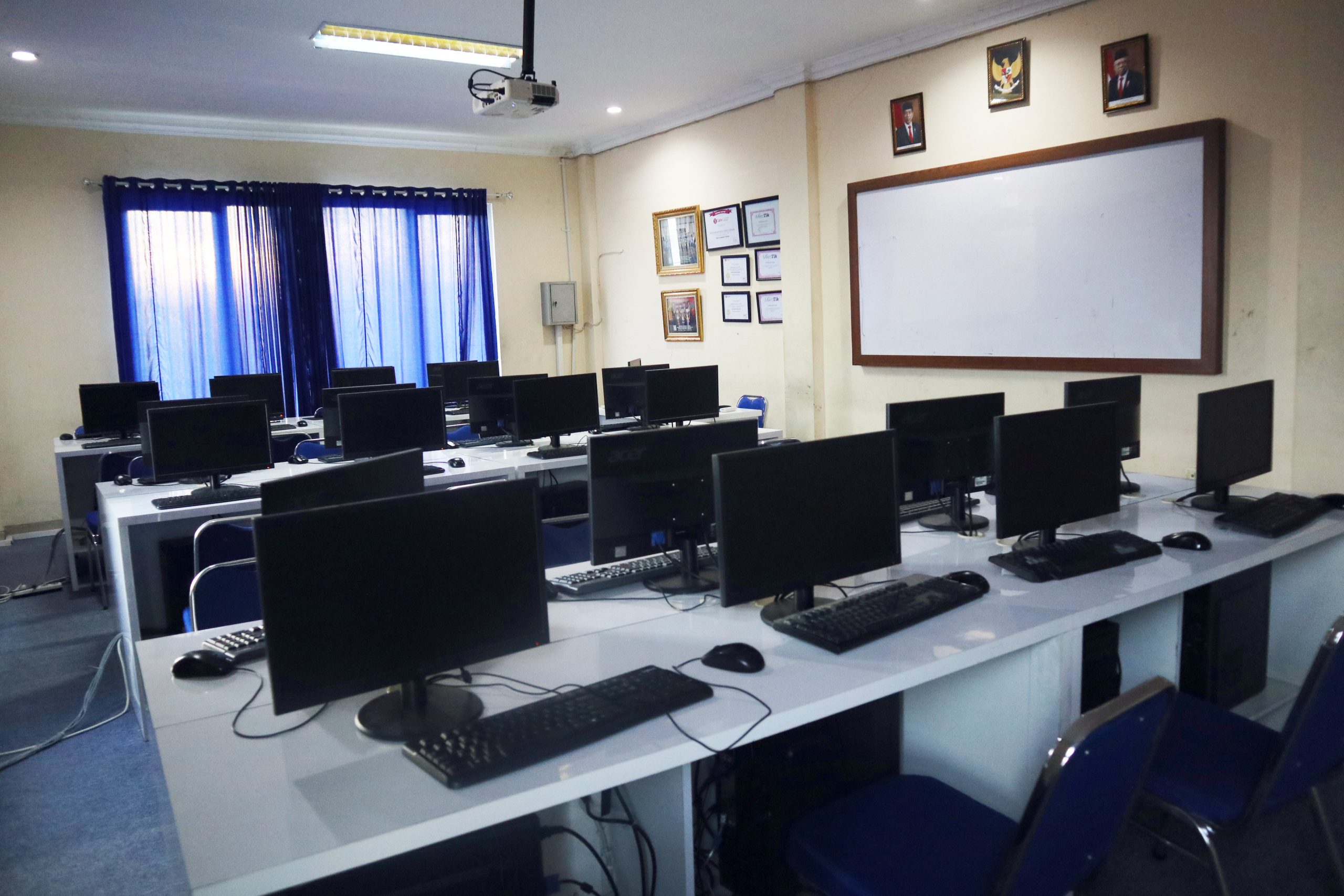 laboratorium 2 politeknik piksi input serang