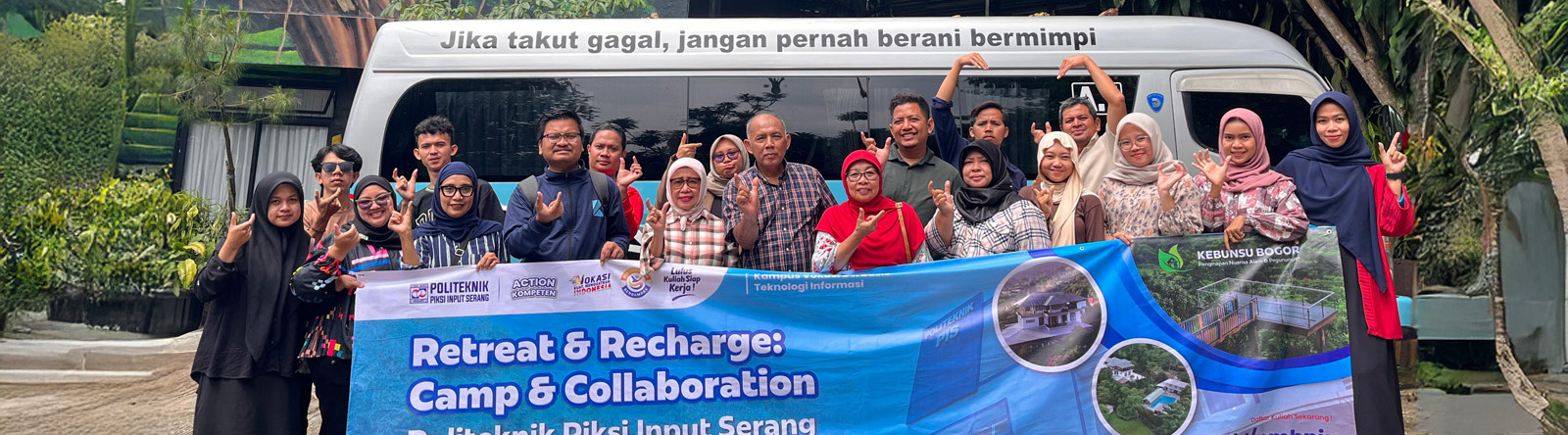 Photo Bersama sebelum pulang menuju kampus Politeknik Piksi Input Serang