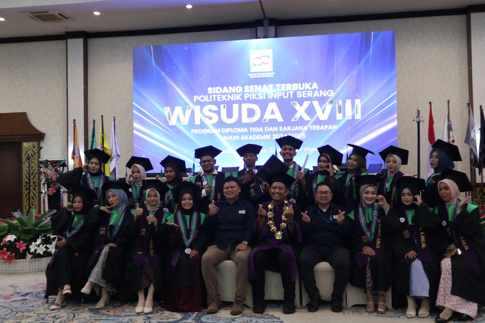 wisudawan/i AK politeknik piksi input serang 2025