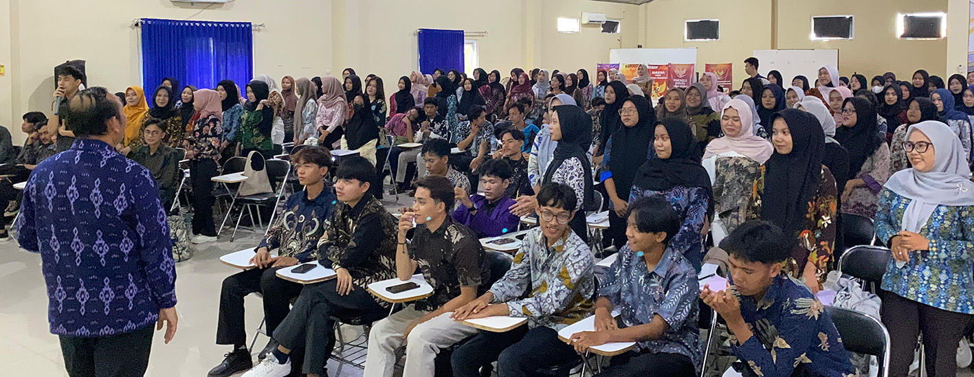 kuliah umum Pengembangan Karakter dan Budaya untuk meningkatkan kompetensi mahasiswa secara global
