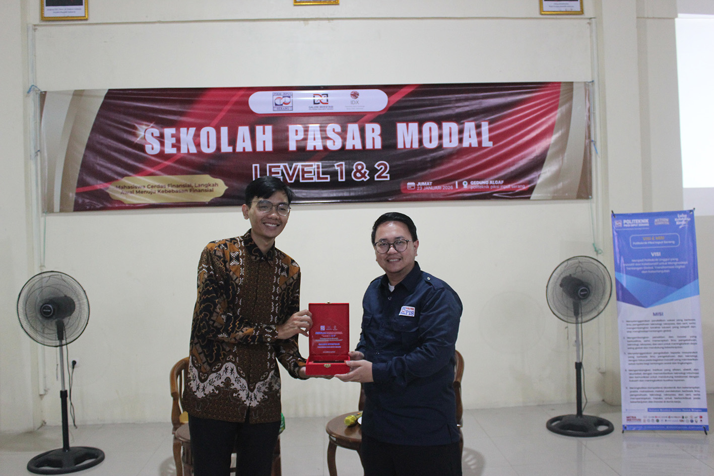 Politeknik Piksi Input Serang menggelar Sekolah Pasar Modal bersama BEI, OJK Banten, dan NH Korindo Sekuritas untuk meningkatkan literasi investasi mahasiswa.