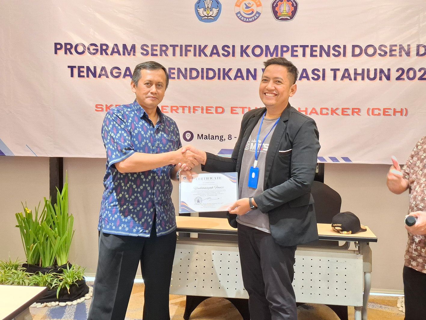 Dosen Politeknik Piksi Input Serang Lulus Sertifikasi CEH V13 | PIS