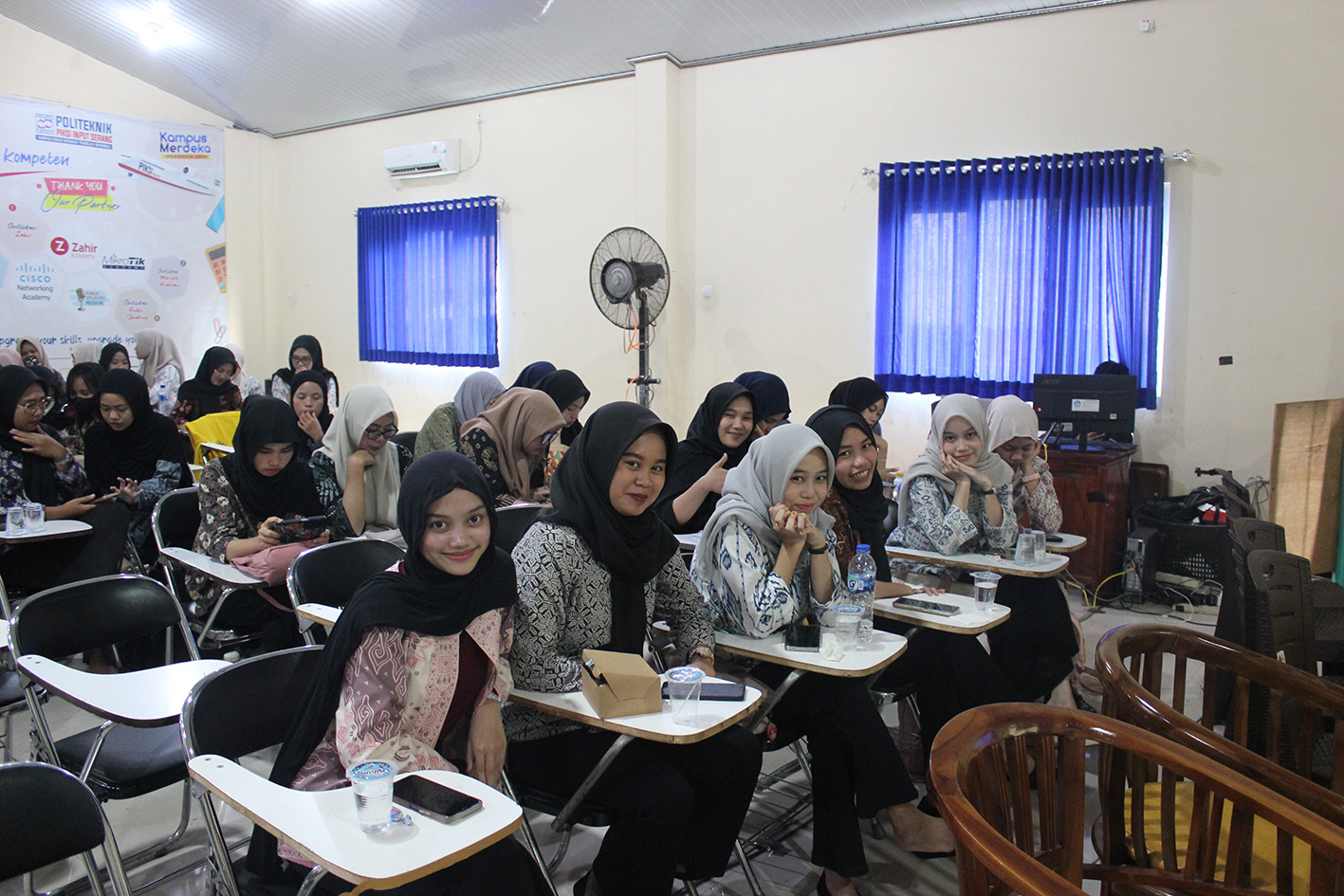 Politeknik Piksi Input Serang menggelar Sekolah Pasar Modal bersama BEI, OJK Banten, dan NH Korindo Sekuritas untuk meningkatkan literasi investasi mahasiswa.